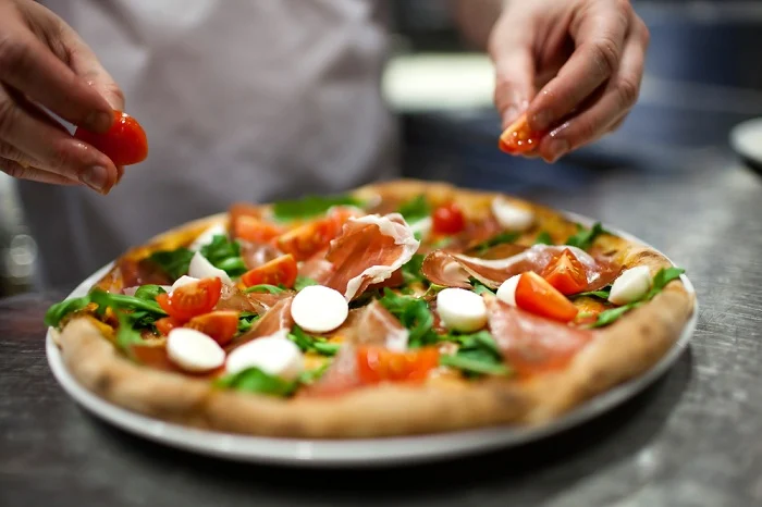 Đế bánh Pizza - Công thức nướng lửa chuẩn Ý
