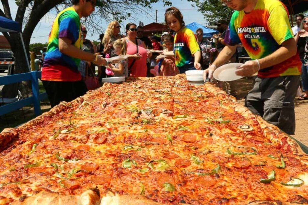 Pizza Guinness - kỷ lục thế giới về chiếc pizza lớn nhất