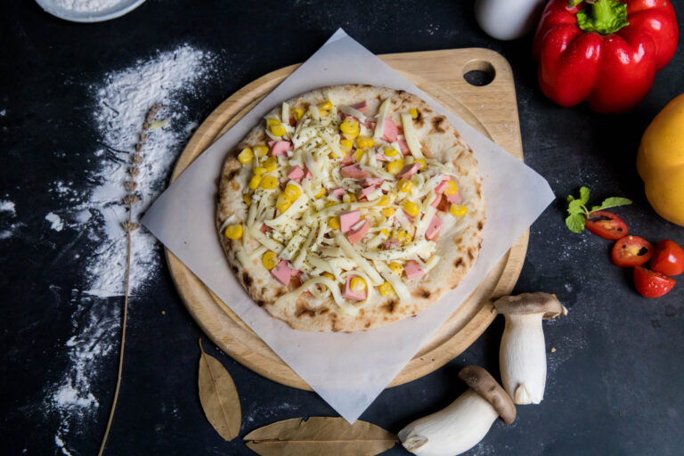 Bật mí cách làm pizza xúc xích ngon chuẩn vị